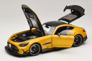 Mercedes AMG GT Black Series C190 Solarbeam Yellow Metallic Minichamps 1:18 110032021 Metal - imagem 2 de 8
