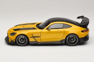 Mercedes AMG GT Black Series C190 Solarbeam Yellow Metallic Minichamps 1:18 110032021 Metal - imagem 4 de 8