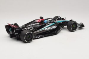 Mercedes AMG Petronas W15 E Performance G. Russell 2024 Minichamps 1:18 110240163 Resina - imagem 2 de 7