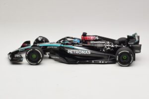 Mercedes AMG Petronas W15 E Performance G. Russell 2024 Minichamps 1:18 110240163 Resina - imagem 3 de 7