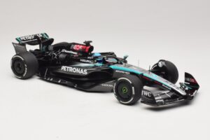 Mercedes AMG Petronas W15 E Performance G. Russell 2024 Minichamps 1:18 110240163 Resina - imagem 4 de 7