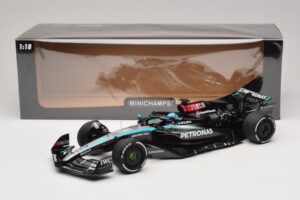 Mercedes AMG Petronas W15 E Performance G. Russell 2024 Minichamps 1:18 110240163 Resina - imagem 7 de 7