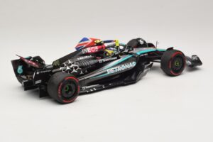 Mercedes AMG Petronas W15 E Performance L. Hamilton Winner British GP 2024 Minichamps 1:18 110241244 Resina - imagem 2 de 7
