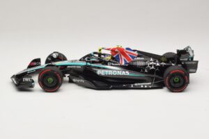 Mercedes AMG Petronas W15 E Performance L. Hamilton Winner British GP 2024 Minichamps 1:18 110241244 Resina - imagem 3 de 7