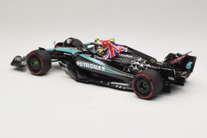 Mercedes AMG Petronas W15 E Performance L. Hamilton Winner British GP 2024 Minichamps 1:18 110241244 Resina - imagem 5 de 7