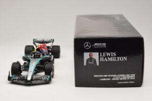 Mercedes AMG Petronas W15 E Performance L. Hamilton Winner British GP 2024 Minichamps 1:18 110241244 Resina - imagem 6 de 7