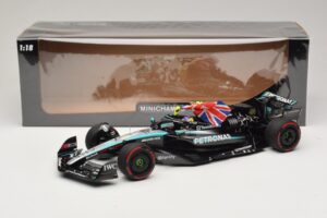 Mercedes AMG Petronas W15 E Performance L. Hamilton Winner British GP 2024 Minichamps 1:18 110241244 Resina - imagem 7 de 7