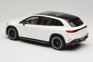 Mercedes EQS SUV X296 Manufaktur Diamond White NZG 1:18 B66960590 Metal - imagem 7 de 8