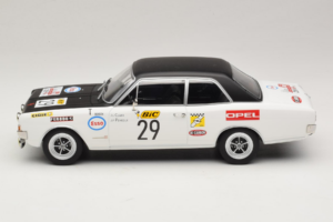 Opel Commodore A #29 J-L. Clarr / J-P. Peyroux Tour de France Automobile 1971 MCG 1:18 MCG18562R Metal - imagem 3 de 6