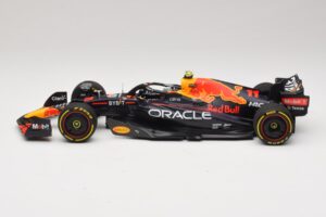 Oracle Red Bull Racing RB18 S. Perez Winner Monaco GP 2022 Minichamps 1:18 110220711 Resina - imagem 3 de 7
