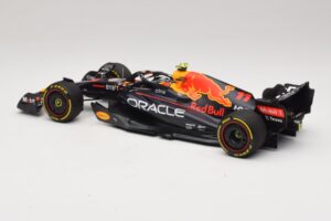 Oracle Red Bull Racing RB18 S. Perez Winner Monaco GP 2022 Minichamps 1:18 110220711 Resina - imagem 5 de 7