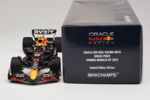 Oracle Red Bull Racing RB18 S. Perez Winner Monaco GP 2022 Minichamps 1:18 110220711 Resina - imagem 6 de 7