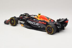 Oracle Red Bull Racing RB19 S. Perez Abu Dhabi GP 2023 Minichamps 1:18 110232311 Resina - imagem 5 de 7