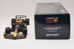 Oracle Red Bull Racing RB19 S. Perez Abu Dhabi GP 2023 Minichamps 1:18 110232311 Resina - imagem 6 de 7