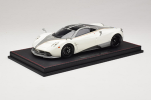 Pagani Huayra Luminous Green AB 1:18 REMC041 Resina - imagem 2 de 7