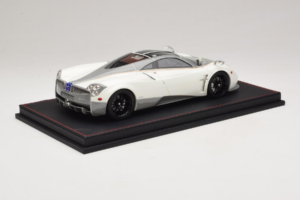 Pagani Huayra Luminous Green AB 1:18 REMC041 Resina - imagem 3 de 7