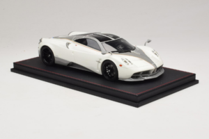 Pagani Huayra Luminous Green AB 1:18 REMC041 Resina - imagem 4 de 7