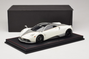 Pagani Huayra Luminous Green AB 1:18 REMC041 Resina - imagem 7 de 7