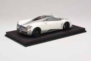 Pagani Huayra Luminous Green AB 1:18 REMC041 Resina - imagem 3 de 7