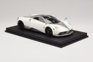 Pagani Huayra Luminous Green AB 1:18 REMC041 Resina - imagem 4 de 7