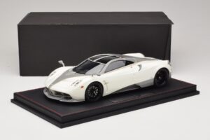 Pagani Huayra Luminous Green AB 1:18 REMC041 Resina - imagem 7 de 7