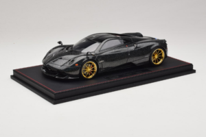 Pagani Huayra Starry Night Sky AB 1:18 REMC039 Resina - imagem 2 de 7