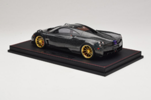 Pagani Huayra Starry Night Sky AB 1:18 REMC039 Resina - imagem 5 de 7