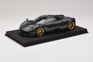 Pagani Huayra Starry Night Sky AB 1:18 REMC039 Resina - imagem 2 de 7
