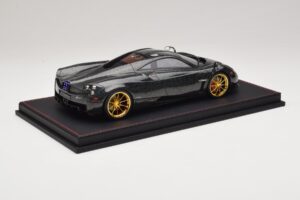 Pagani Huayra Starry Night Sky AB 1:18 REMC039 Resina - imagem 3 de 7