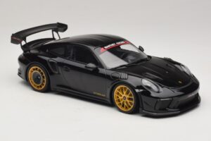 Porsche 911 992 GT3 RS Manthey Racing Preto com Jantes Douradas Minichamps 1:18 MR-911-GT3RS-1804 Metal - imagem 4 de 6