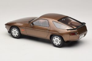 Porsche 928 S Tobacco Metallic GT Spirit 1:18 GT1005 Resina - imagem 5 de 6