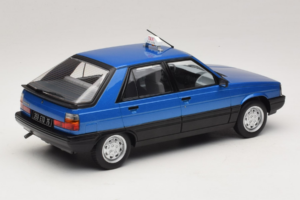 Renault 11 GTL Taxi James Bond MCG 1:18 MCG18833 Metal - imagem 2 de 6