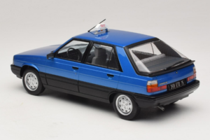 Renault 11 GTL Taxi James Bond MCG 1:18 MCG18833 Metal - imagem 5 de 6