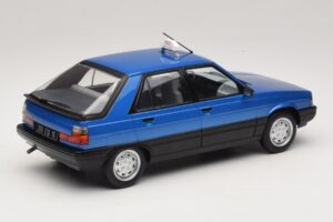 Renault 11 GTL Taxi James Bond MCG 1:18 MCG18833 Metal - imagem 2 de 6