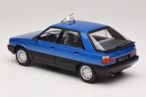 Renault 11 GTL Taxi James Bond MCG 1:18 MCG18833 Metal - imagem 5 de 6
