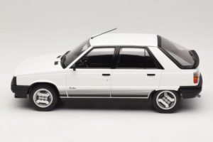 Renault 11 Turbo Branco MCG 1:18 MCG18589 Metal - imagem 3 de 6