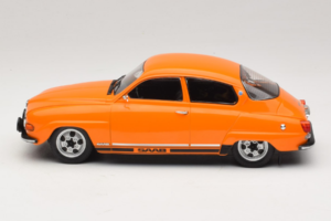 Saab 96 V4 Laranja MCG 1:18 MCG18654 Metal - imagem 3 de 6