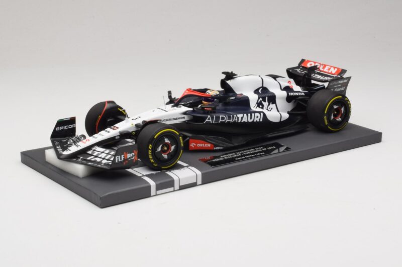 Scuderia AlphaTauri AT04 D. Ricciardo Hungarian GP 2023 Minichamps 1:18 117231203 Resina