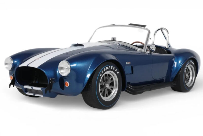 Shelby Cobra 427 S/C Azul & Branco Risca GT Spirit 1:8 GTS800802 Resina