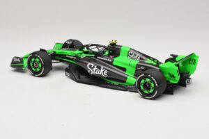 Stake Kick Sauber C44 G. Zhou Emilia Romagna GP 2024 Minichamps 1:18 117240124 Resina - imagem 5 de 7
