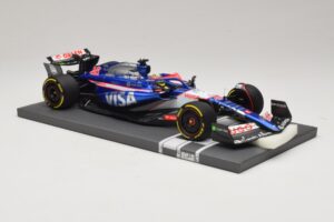 Visa Cash App RB VCARB 01 A. Iwasa FP1 Japanese GP 2024 Minichamps 1:18 117240440 Resina - imagem 4 de 7