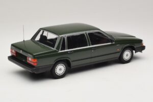 Volvo 740 GL Verde Escuro Minichamps 1:18 155171702 Metal - imagem 2 de 6