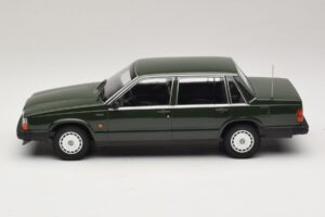 Volvo 740 GL Verde Escuro Minichamps 1:18 155171702 Metal - imagem 3 de 6