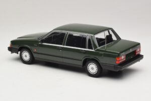 Volvo 740 GL Verde Escuro Minichamps 1:18 155171702 Metal - imagem 5 de 6