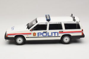 Volvo 740 GL Carrinha Politi Norway Minichamps 1:18 155171796 Metal - imagem 3 de 6
