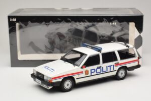 Volvo 740 GL Carrinha Politi Norway Minichamps 1:18 155171796 Metal - imagem 6 de 6