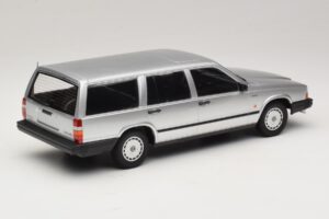 Volvo 740 GL Carrinha Prateado Minichamps 1:18 155171770 Metal - imagem 2 de 6
