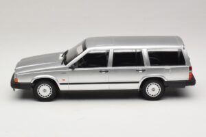 Volvo 740 GL Carrinha Prateado Minichamps 1:18 155171770 Metal - imagem 3 de 6