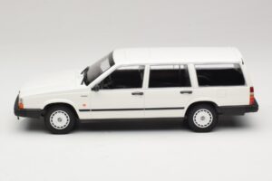 Volvo 740 GL Carrinha Branco Minichamps 1:18 155171772 Metal - imagem 3 de 6