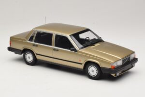 Volvo 740 GL Dourado Minichamps 1:18 155171700 Metal - imagem 4 de 6